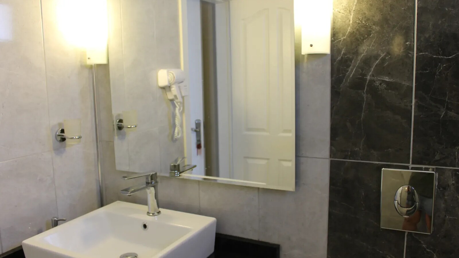 Marsin Hotel modern banyo